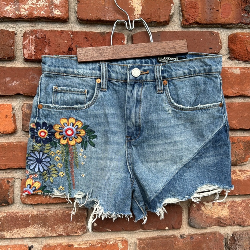Blank NYC Embroidered Multicolored Floral The Barrow Blue Denim Zip Up Shorts 26 - Picture 2 of 15